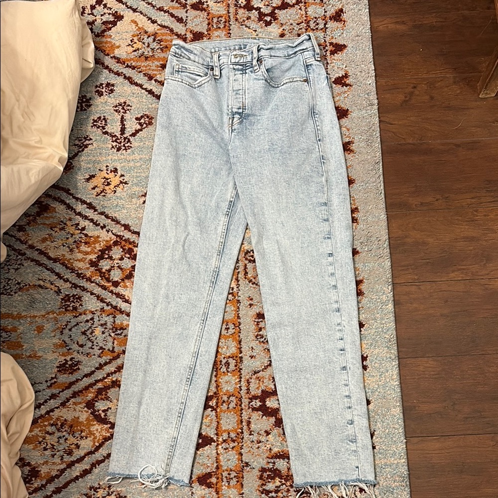 Old Navy Extra High Rise Sky-Hi Straight Jeans Light Wash